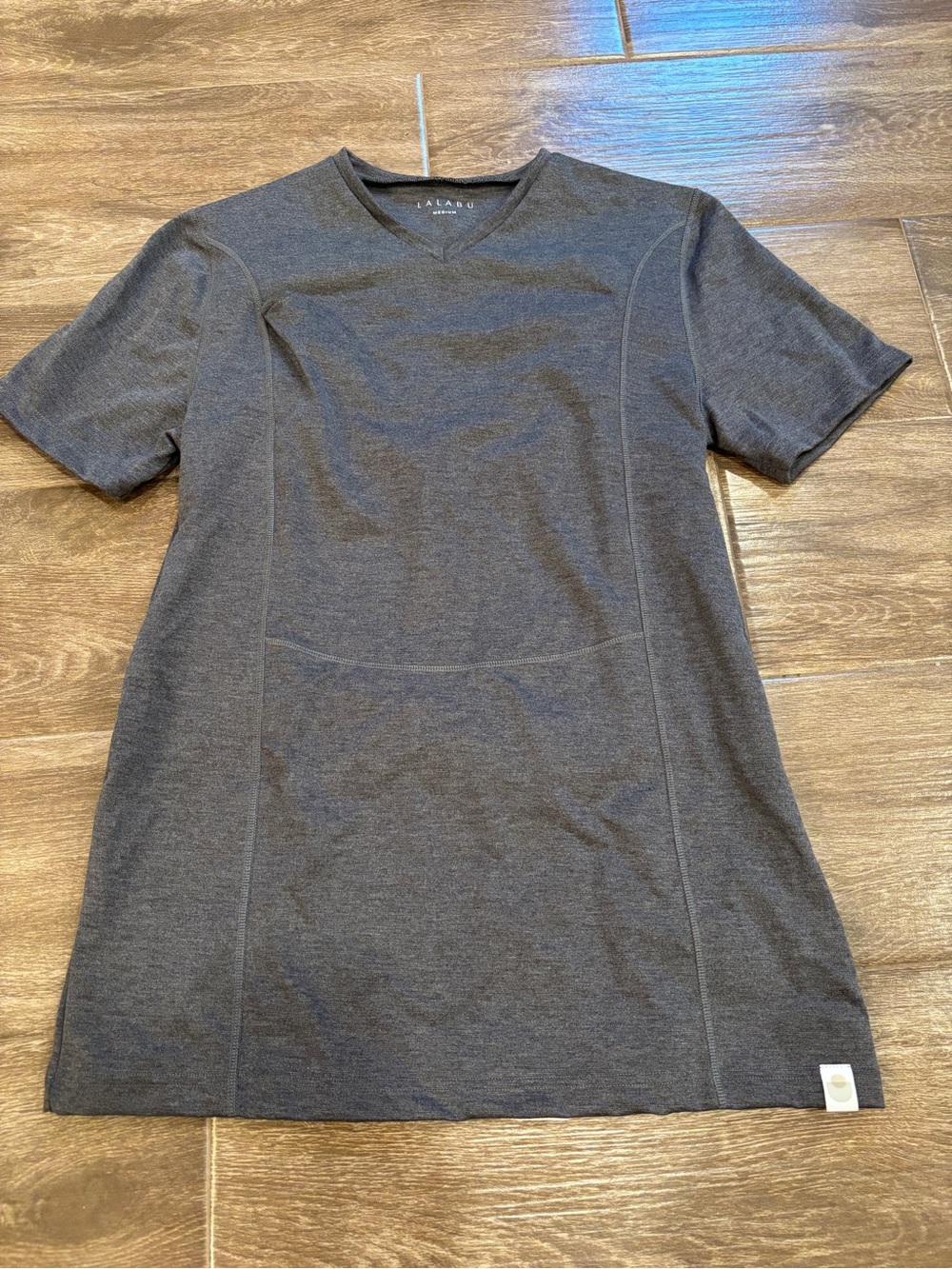 Women's Baby wearing Postpartum Short Sleeve V-Neck Tee Gray Kangaroo Pouch Sz M